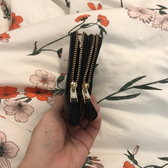 Coach Wristlet NWT - Picture 5 of 8